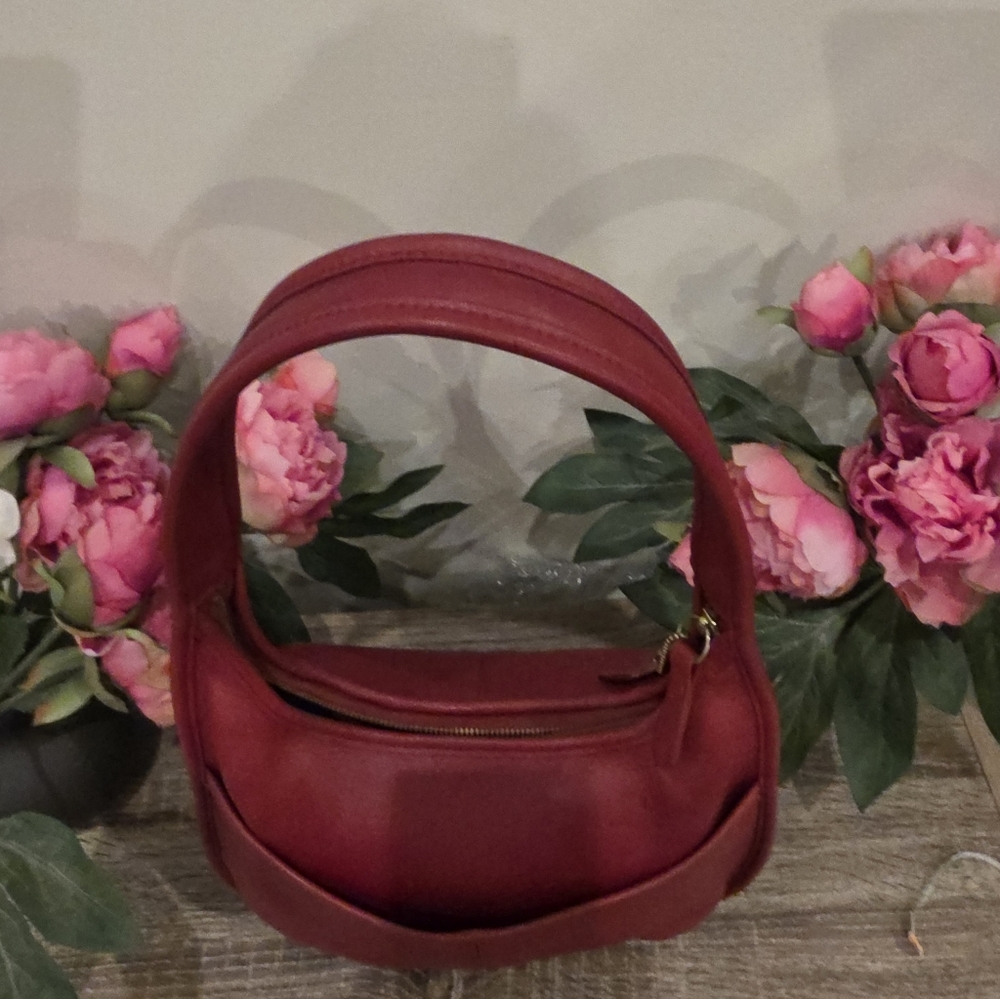Coach 9033 ERGO Pocket ZIP  RED  EUC VINTAGE PRICE IS FIRM - Picture 3 of 16